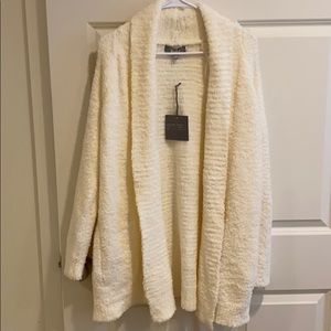 ⭐️ BOGO 50% off! NWT—Ivory cardigan with pockets.
